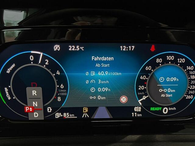 Volkswagen GOLF 1.4 eHybrid GTE ** IQ LIGHT, BLACK STYLE, PANORAMA, ALARM, 18-inch LMV, STUURVERW. ** Slechts 1.650km. - VW GAR tot 12-2026 ** ** INFORMEER OOK NAAR ONZE AANTREKKELIJKE FINANCIAL-LEASE TARIEVEN **