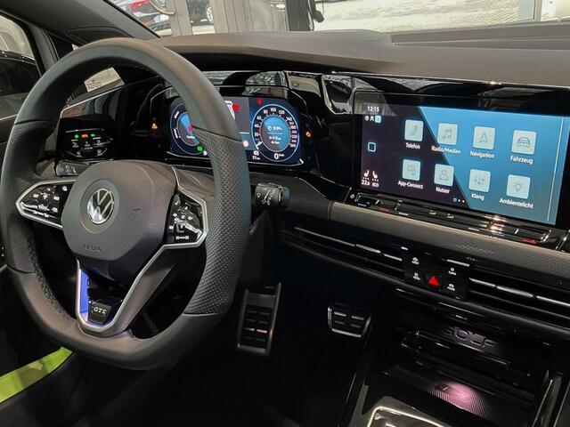 Volkswagen GOLF 1.4 eHybrid GTE ** IQ LIGHT, BLACK STYLE, PANORAMA, ALARM, 18-inch LMV, STUURVERW. ** Slechts 1.650km. - VW GAR tot 12-2026 ** ** INFORMEER OOK NAAR ONZE AANTREKKELIJKE FINANCIAL-LEASE TARIEVEN **