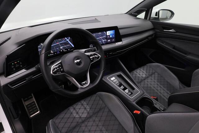 Volkswagen GOLF 1.5 eTSI 150 pk DSG R-Line | Panoramadak | Trekhaak | Harman/Kardon | IQ Light | Head-up display | Stoel-/achterbankverwarming