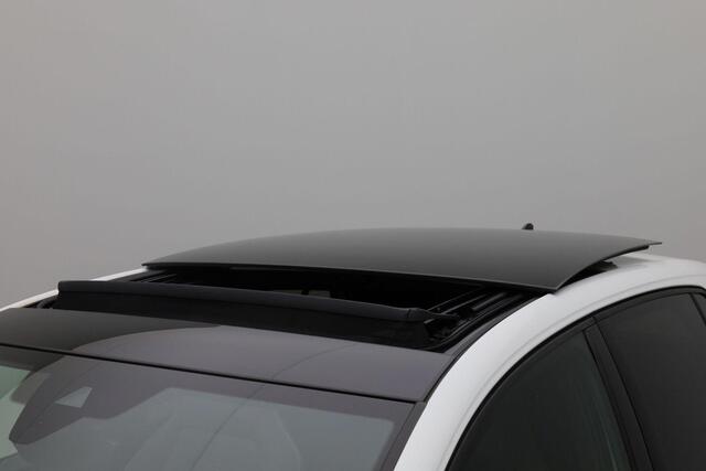 Volkswagen GOLF 1.5 eTSI 150 pk DSG R-Line | Panoramadak | Trekhaak | Harman/Kardon | IQ Light | Head-up display | Stoel-/achterbankverwarming