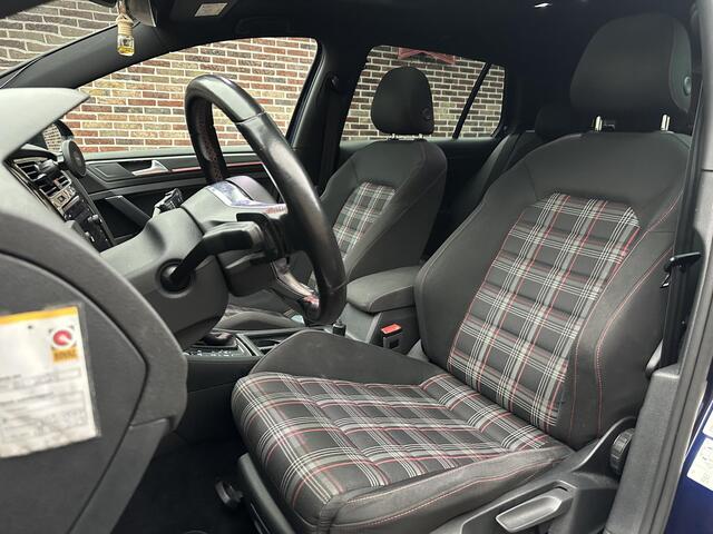 Volkswagen GOLF 2.0 TSI GTI Performance Panorama Virtual DSG Stoelverwarming