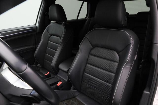 Volkswagen GOLF 1.4 TSI 204 pk DSG PHEV GTE Limited Edition 085/200 | Panoramadak | Leder | Geheugenstoel | Navigatie Discover Pro | Virtual Cockpit | Achteruitrijcamera | Stoelverwarming