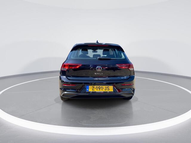 Volkswagen GOLF 1.0 eTSI Life 110PK | All-season banden | Apple Carplay | Android auto | Climatronic | fabrieksgarantie tot 11-01-2028 of 100.000KM