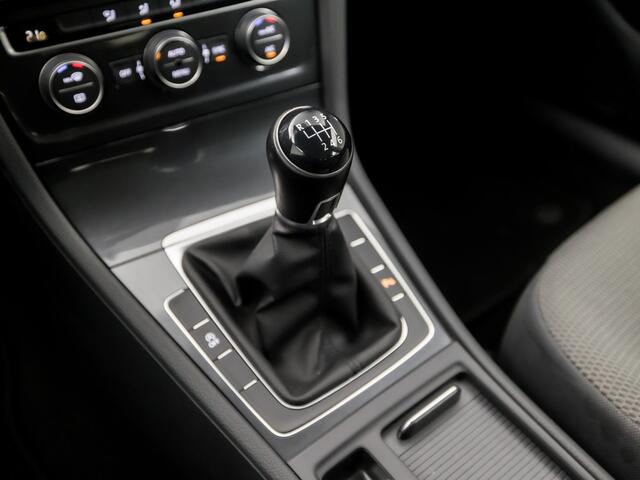 Volkswagen GOLF Variant 1.5 TSI Sportline 131Pk (4 CILINDER, APPLE CARPLAY, GROOT NAVI, ADAPTIVE CRUISE, GETINT GLAS, SPORTSTOELEN, PARKEERSENSOREN, TREKHAAK, LM VELGEN, NIEUWSTAAT)