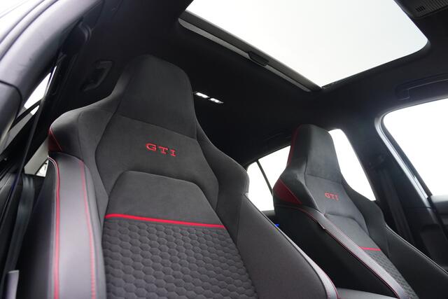Volkswagen GOLF 8 2.0 TSI GTI Clubsport 300pk Panoramadak/Stoelverwarming/Camera