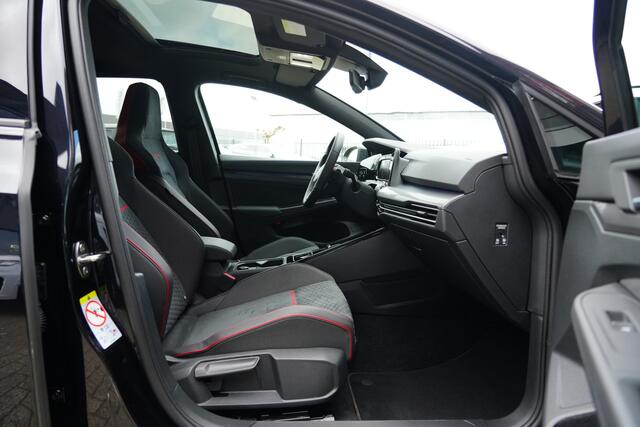 Volkswagen GOLF 8 2.0 TSI GTI Clubsport 300pk Panoramadak/Stoelverwarming/Camera
