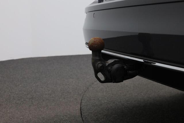 Volkswagen GOLF Variant 1.5 eTSI 110 pk DSG Style | Trekhaak | Panoramadak | Geheugen-/massagestoel | Rondomzicht camera | Navigatie | Stoelverwarming