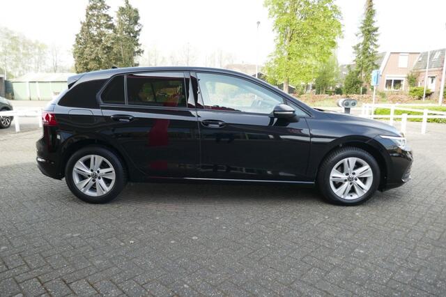 Volkswagen GOLF 1.5 TSI LIFE 131 PK VIRTUAL COCKPIT/NAVIGATIE/PARKEER V+A