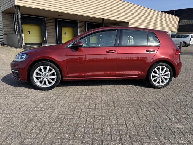 Volkswagen GOLF 1.0 TSI Highline [ Fm navi,ecc,pdc,lmv,apple carplay,trekhaak ]