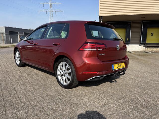 Volkswagen GOLF 1.0 TSI Highline [ Fm navi,ecc,pdc,lmv,apple carplay,trekhaak ]