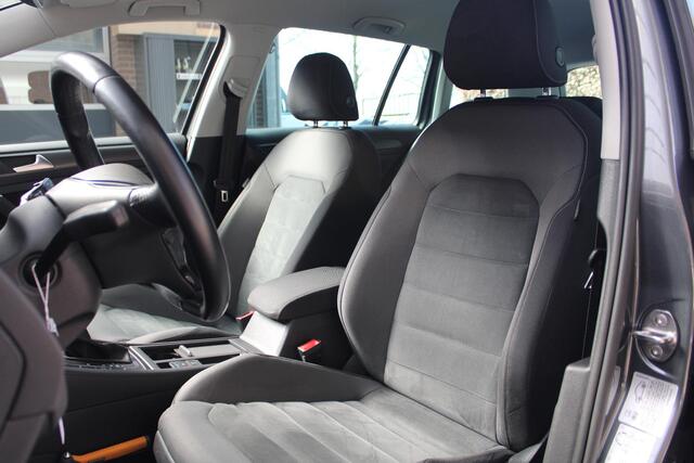 Volkswagen GOLF Variant 1.5 TSI Comfortline Business Climate control, Navi, CC, Trekhaak, Achteruitrij camera, Parksens. V en A, Apple/Android carplay, Leder, 16" LMV