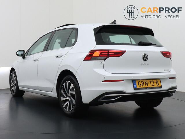 Volkswagen GOLF 1.4 eHybrid Style Camera | Pano Dak | Navigatie | Stoelverwarming