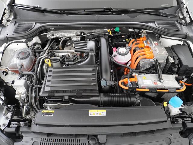 Volkswagen GOLF 1.4 eHybrid Style Camera | Pano Dak | Navigatie | Stoelverwarming
