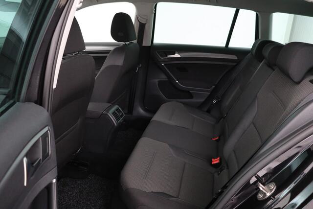 Volkswagen GOLF 1.6 TDI Comfortline | Trekhaak | Carplay | Adaptive cruise | Navigatie | Climate control | Parkeerhulp | LED | Bluetooth | Regen-/lichtsensor
