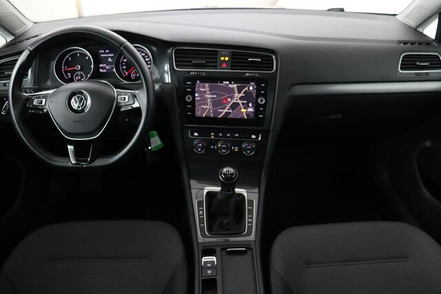 Volkswagen GOLF 1.6 TDI Comfortline | Trekhaak | Carplay | Adaptive cruise | Navigatie | Climate control | Parkeerhulp | LED | Bluetooth | Regen-/lichtsensor