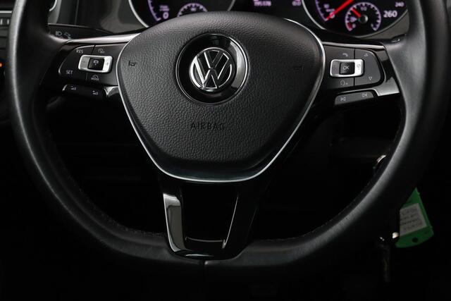 Volkswagen GOLF 1.6 TDI Comfortline | Trekhaak | Carplay | Adaptive cruise | Navigatie | Climate control | Parkeerhulp | LED | Bluetooth | Regen-/lichtsensor
