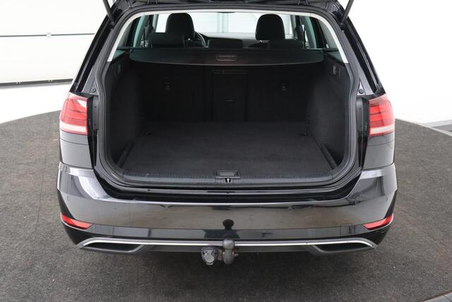 Volkswagen GOLF 1.6 TDI Comfortline | Trekhaak | Carplay | Adaptive cruise | Navigatie | Climate control | Parkeerhulp | LED | Bluetooth | Regen-/lichtsensor