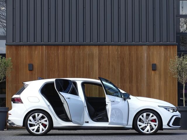 Volkswagen GOLF GTE 245PK automaat / R-Line / RNS / IQ-LED