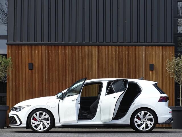 Volkswagen GOLF GTE 245PK automaat / R-Line / RNS / IQ-LED