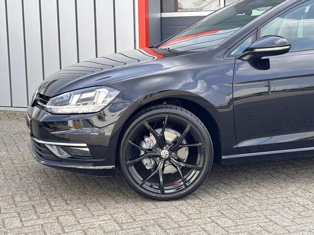 Volkswagen GOLF 1.5 TSI Highline | 19 Inch | Verwarmde Zetels | Carplay |