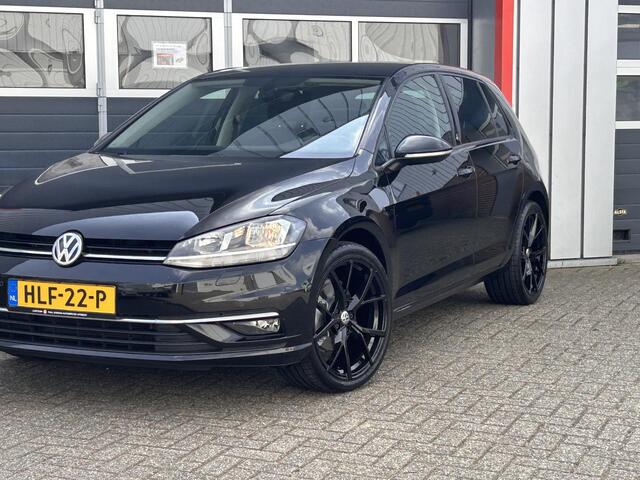 Volkswagen GOLF 1.5 TSI Highline | 19 Inch | Verwarmde Zetels | Carplay |