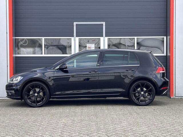 Volkswagen GOLF 1.5 TSI Highline | 19 Inch | Verwarmde Zetels | Carplay |