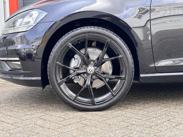 Volkswagen GOLF 1.5 TSI Highline | 19 Inch | Verwarmde Zetels | Carplay |