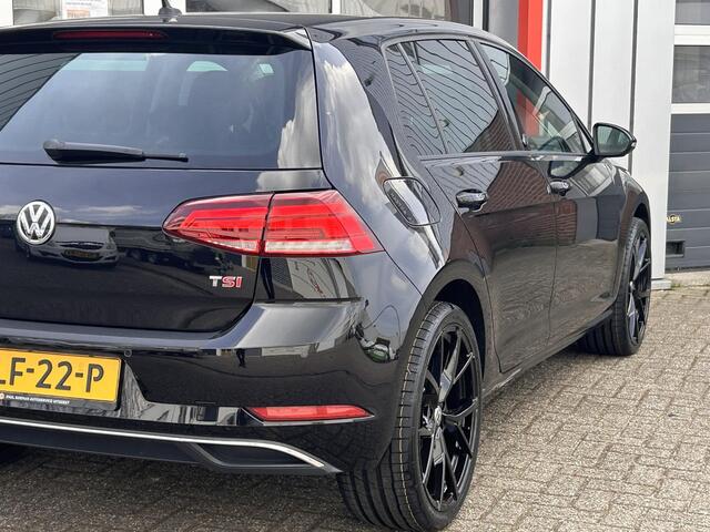 Volkswagen GOLF 1.5 TSI Highline | 19 Inch | Verwarmde Zetels | Carplay |