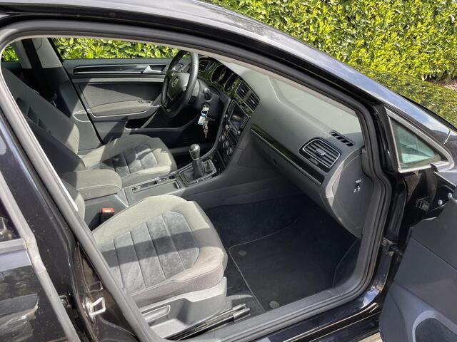 Volkswagen GOLF 1.4 TSI Highline Business R-Line BTW'er, 18" LM, Navigatie, Adaptive cruise controle.