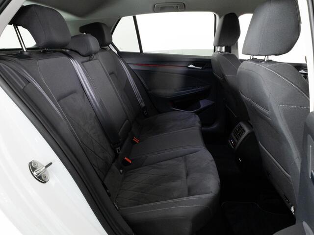Volkswagen GOLF AUTOMAAT 1.4 204 PK DSG eHybrid Style | LED | Navigatie Via Smartphone | Side Assist | Achteruitrijcamera |