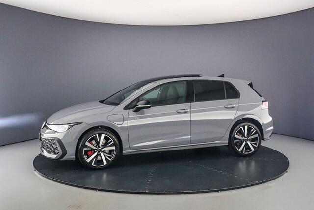 Volkswagen GOLF GTE 1.5 TSI eHybrid 272pk DSG Automaat Panoramadak, Adaptive cruise control, Head up display, Navigatie, Parkeersensoren, LED matrix koplampen, Achteruitrijcamera
