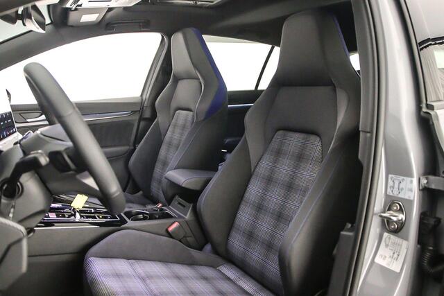 Volkswagen GOLF GTE 1.5 TSI eHybrid 272pk DSG Automaat Panoramadak, Adaptive cruise control, Head up display, Navigatie, Parkeersensoren, LED matrix koplampen, Achteruitrijcamera