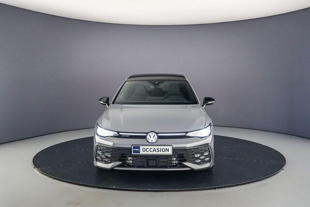 Volkswagen GOLF GTE 1.5 TSI eHybrid 272pk DSG Automaat Panoramadak, Adaptive cruise control, Head up display, Navigatie, Parkeersensoren, LED matrix koplampen, Achteruitrijcamera