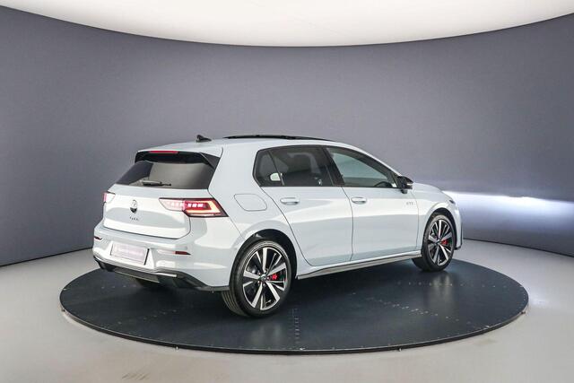 Volkswagen GOLF GTE 1.5 TSI eHybrid 272pk DSG Automaat Panoramadak, Adaptive cruise control, 360 camera, LED matrix koplampen, Head up display, Navigatie, Achteruitrijcamera, Stoelverwarming
