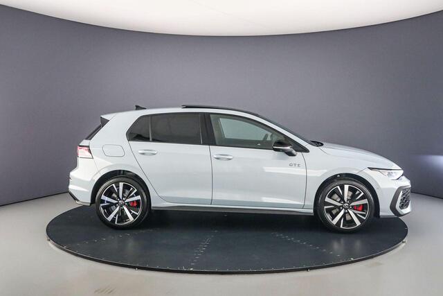 Volkswagen GOLF GTE 1.5 TSI eHybrid 272pk DSG Automaat Panoramadak, Adaptive cruise control, 360 camera, LED matrix koplampen, Head up display, Navigatie, Achteruitrijcamera, Stoelverwarming
