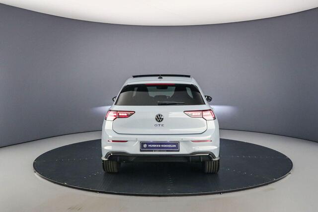 Volkswagen GOLF GTE 1.5 TSI eHybrid 272pk DSG Automaat Panoramadak, Adaptive cruise control, 360 camera, LED matrix koplampen, Head up display, Navigatie, Achteruitrijcamera, Stoelverwarming