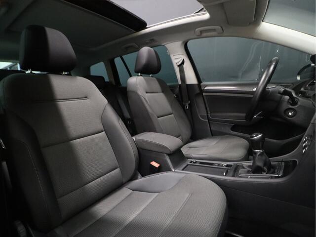 Volkswagen GOLF Variant 1.0 TSI Comfortline [APPLE CARPLAY, ADAPTIVE CRUISE, SCHUIFKANTELDAK, PDC V+A, TREKHAAK, CLIMATE CONTROL, NAVIGATIE, NIEUWSTAAT]