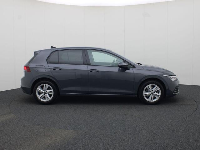 Volkswagen GOLF 1.5TSI/130PK Life Business · Navigatie · Parkeersensoren · Stoelverwarming · Garantie tot april 2026