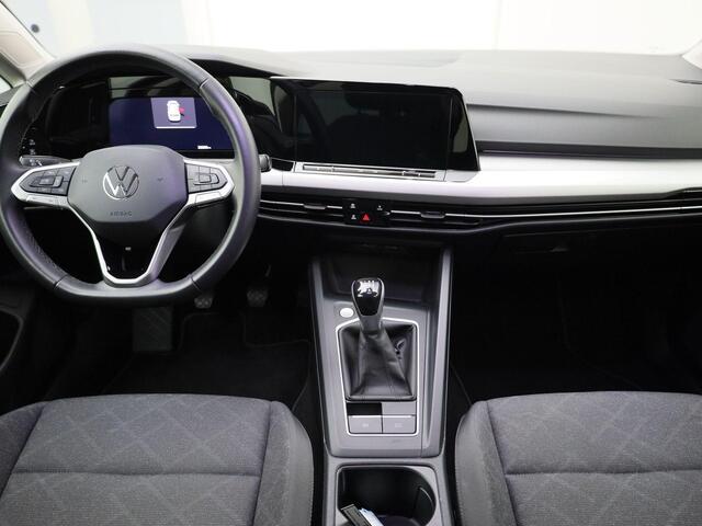 Volkswagen GOLF 1.5TSI/130PK Life Business · Navigatie · Parkeersensoren · Stoelverwarming · Garantie tot april 2026