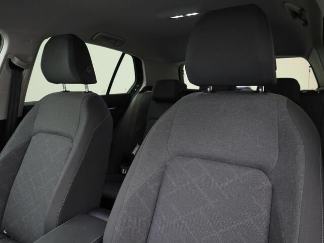 Volkswagen GOLF 1.5TSI/130PK Life Business · Navigatie · Parkeersensoren · Stoelverwarming · Garantie tot april 2026