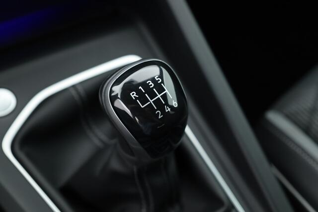 Volkswagen GOLF 1.5 TSI R-Line | Navi | Adapt. Cruise | Camera | Stoel- Stuurver. | Apple CarPlay