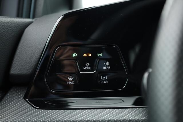 Volkswagen GOLF 1.5 TSI R-Line | Navi | Adapt. Cruise | Camera | Stoel- Stuurver. | Apple CarPlay