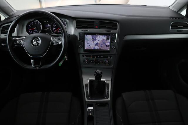 Volkswagen GOLF 1.0 TSI Connected Series | Carplay | Camera | Navigatie | Climate control | Parkeerhulp | Cruise control | Sportstoelen