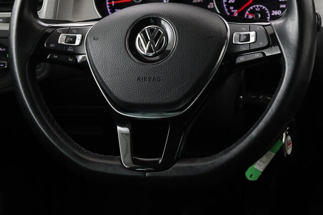 Volkswagen GOLF 1.0 TSI Connected Series | Carplay | Camera | Navigatie | Climate control | Parkeerhulp | Cruise control | Sportstoelen