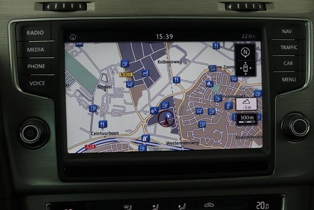 Volkswagen GOLF 1.0 TSI Connected Series | Carplay | Camera | Navigatie | Climate control | Parkeerhulp | Cruise control | Sportstoelen