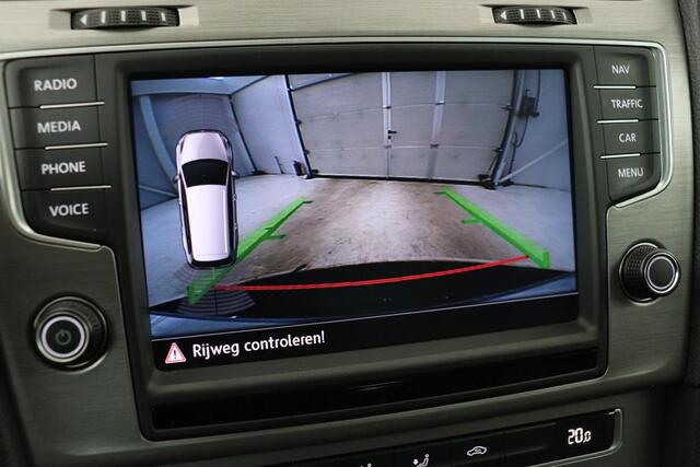 Volkswagen GOLF 1.0 TSI Connected Series | Carplay | Camera | Navigatie | Climate control | Parkeerhulp | Cruise control | Sportstoelen