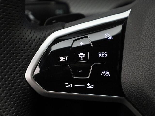 Volkswagen GOLF 1.5eTSI/150PK R-Line DSG · Navigatie · Camera+Parkeersensoren · Stoel-& stuurverwarming · Garantie tot mei 2026 of 80000km