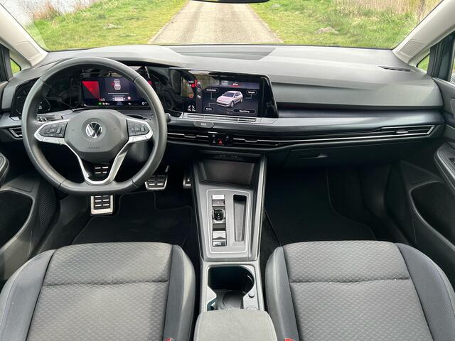 Volkswagen GOLF 1.5 eTSI Style Pano / Camera / ACC / Lane assist Full Options!