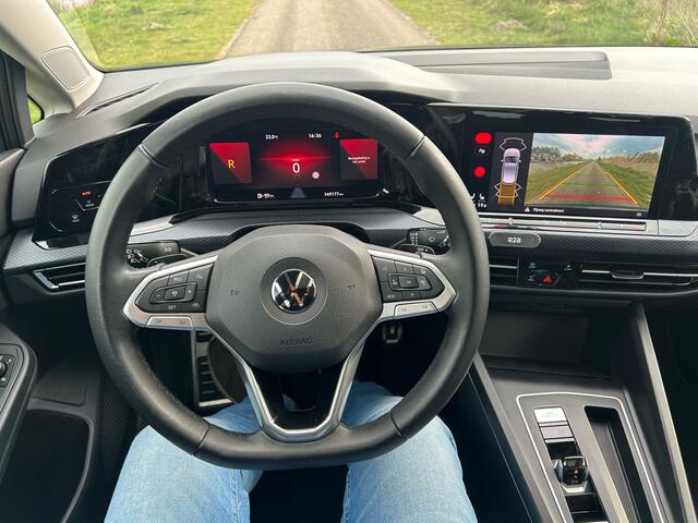 Volkswagen GOLF 1.5 eTSI Style Pano / Camera / ACC / Lane assist Full Options!