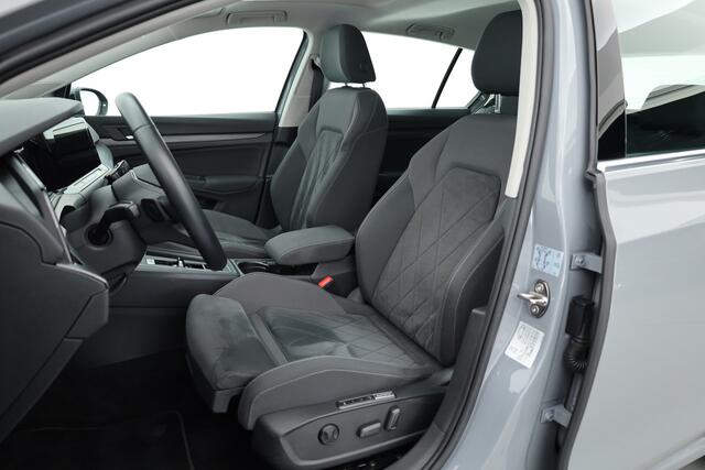 Volkswagen GOLF 1.4 eHybrid | Pano | HUD | IQ. Light | Elek. Trekhaak | Stoel- Stuurverw.